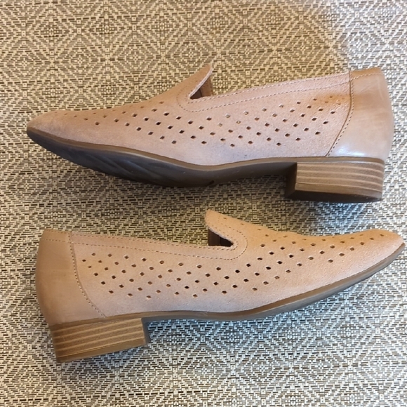 Clarks JULIET HAYES Suede Sand low-heel Loafers - Picture 5 of 7